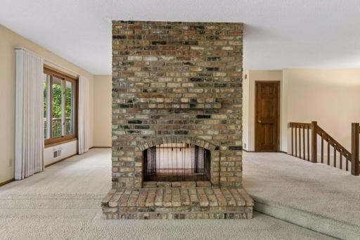 2716 Isle Royale Court, Burnsville, MN 55337