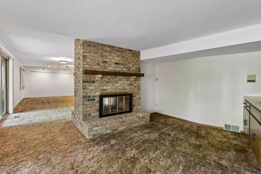 2716 Isle Royale Court, Burnsville, MN 55337