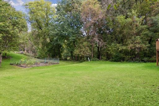 2716 Isle Royale Court, Burnsville, MN 55337