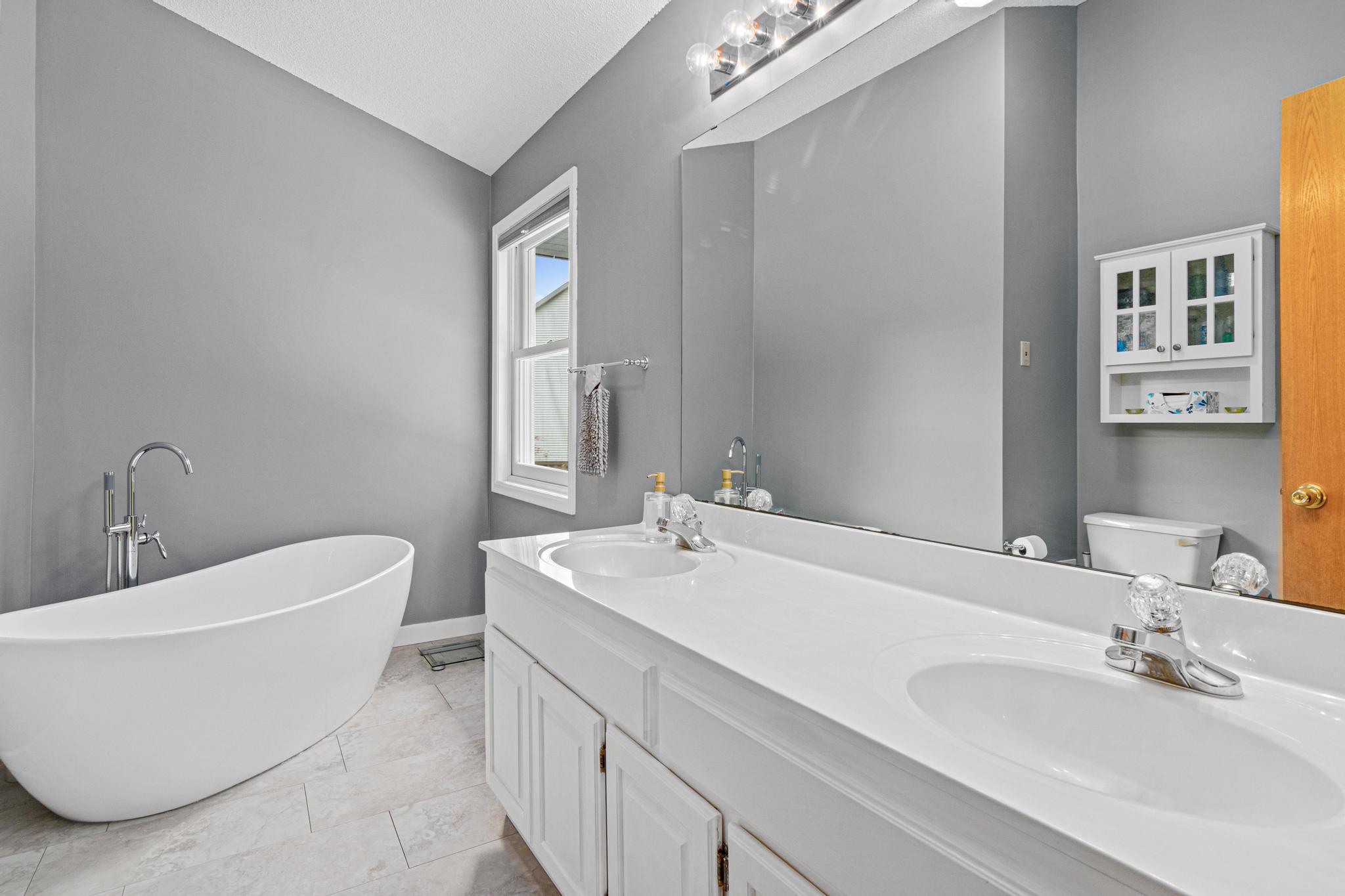 726 Camberwell Dr-31.jpg