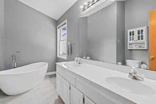 726 Camberwell Drive, Eagan, MN 55123