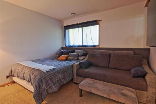 Bed3-1.JPG
