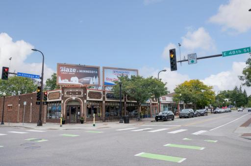Turtle Bread, Town Hall Tap and Creekside are just some of the nearby businesses just a short walk from your door.
