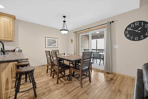 23_6336_Wilderness_Rd-Dining_room-7570.jpg