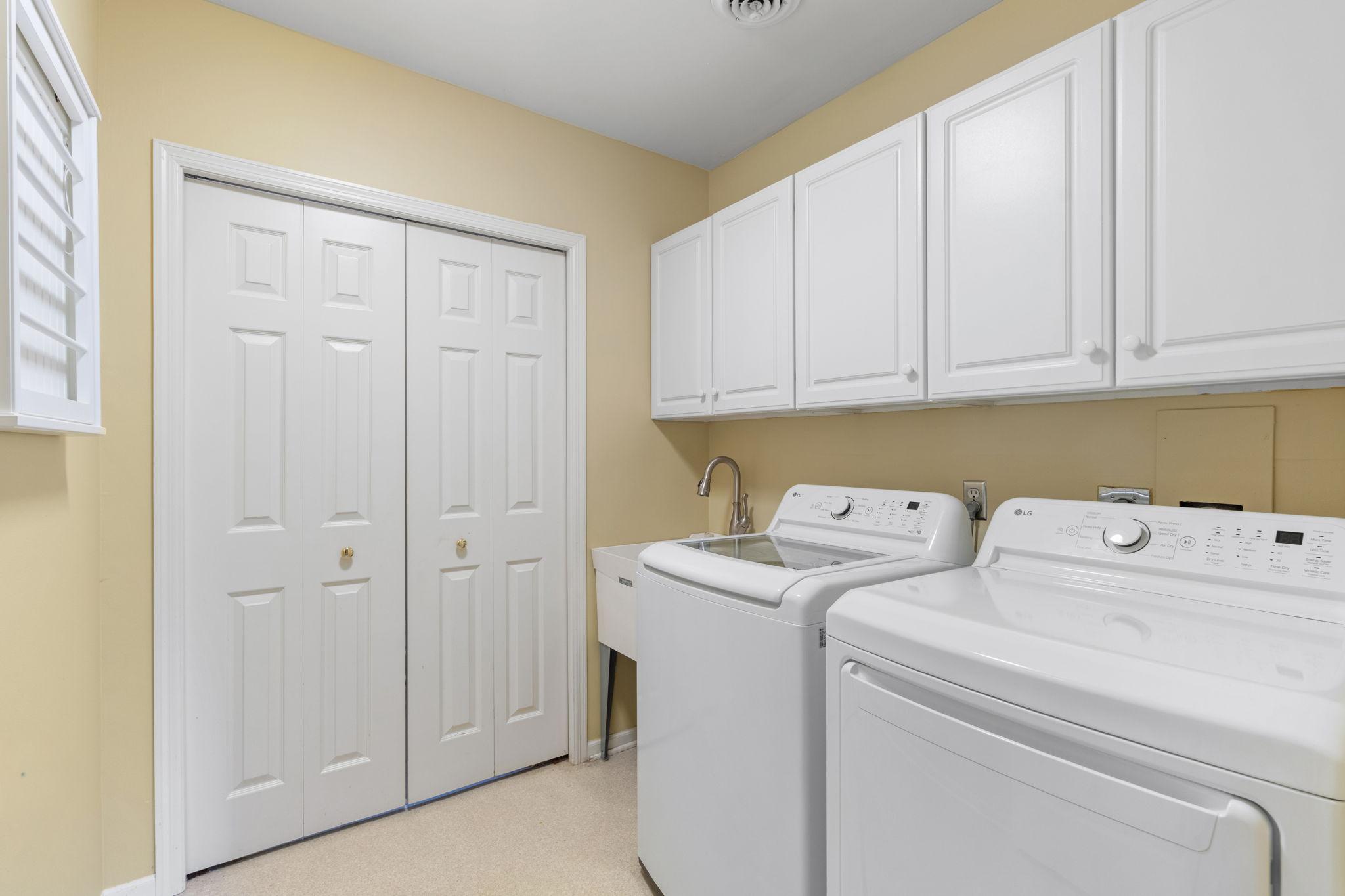 39-web-or-mls-5428 Rowland Park Rd-39.jpg