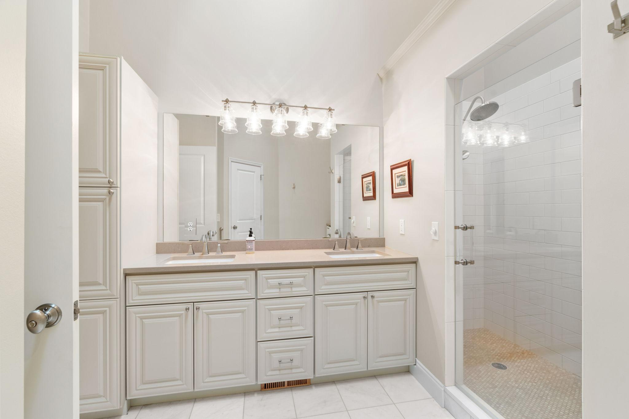 24-web-or-mls-5428 Rowland Park Rd-24.jpg