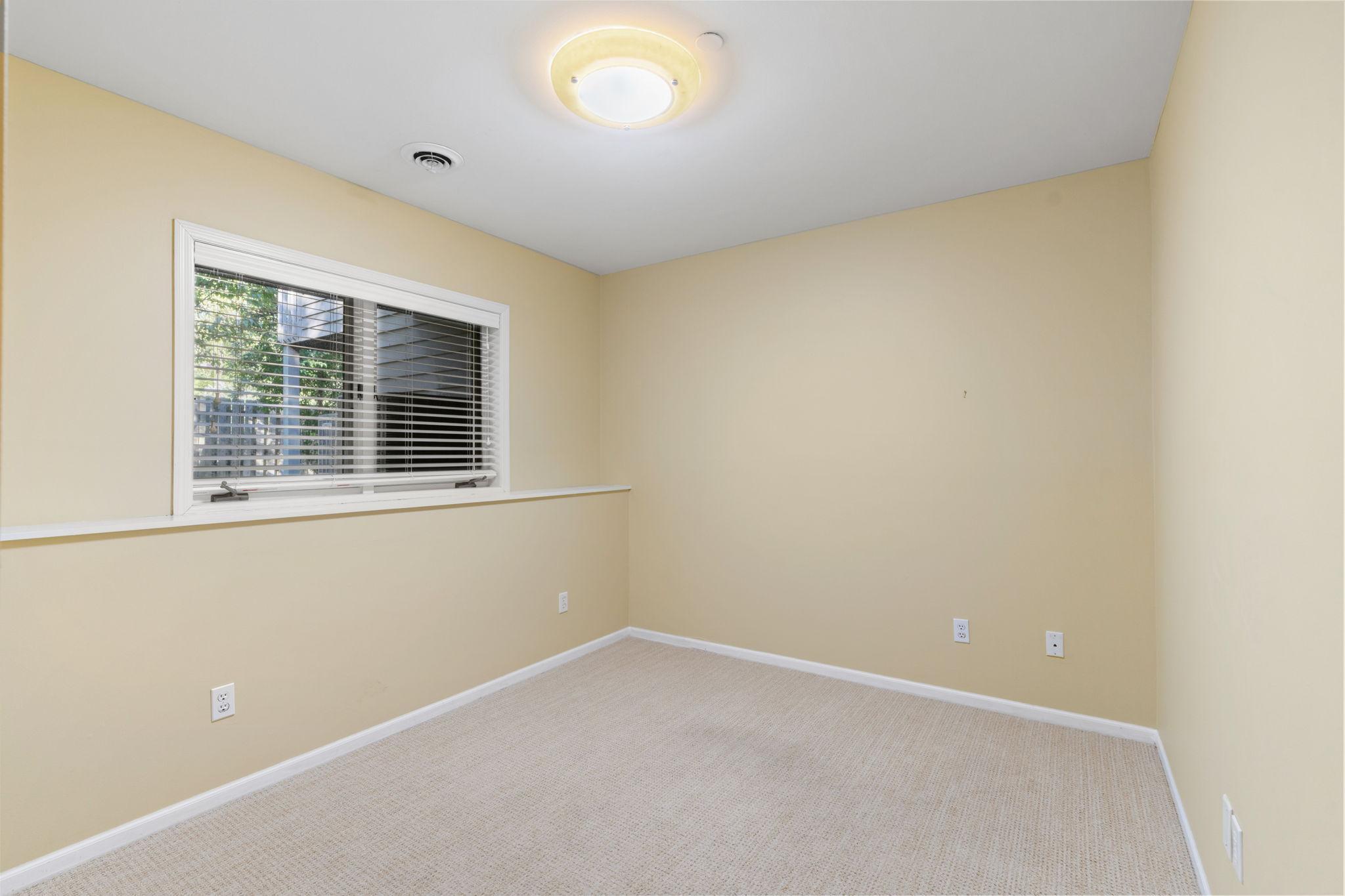36-web-or-mls-5428 Rowland Park Rd-36.jpg