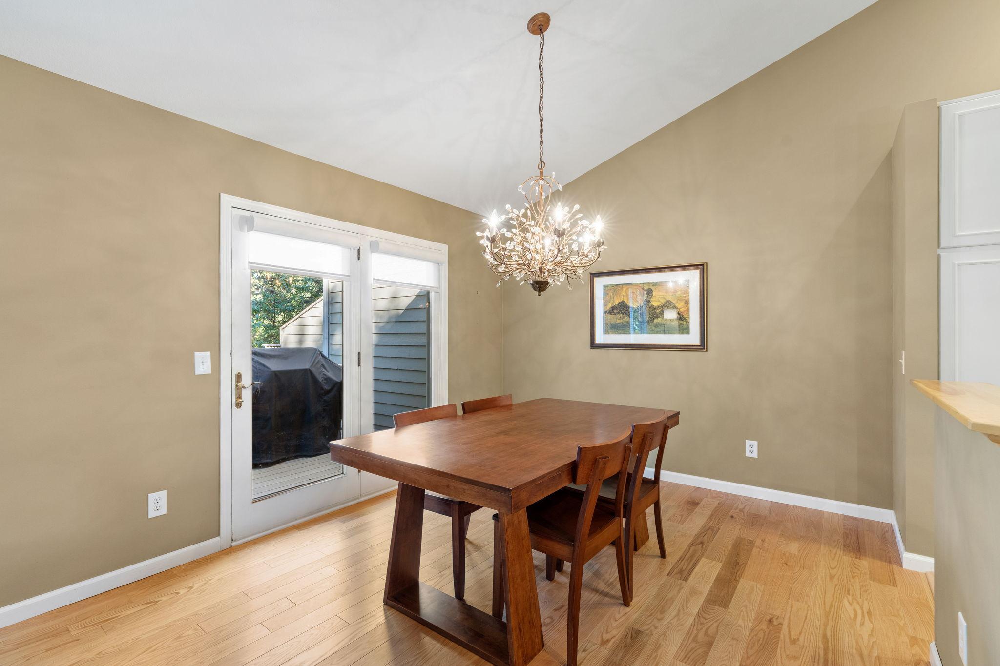15-web-or-mls-5428 Rowland Park Rd-15.jpg