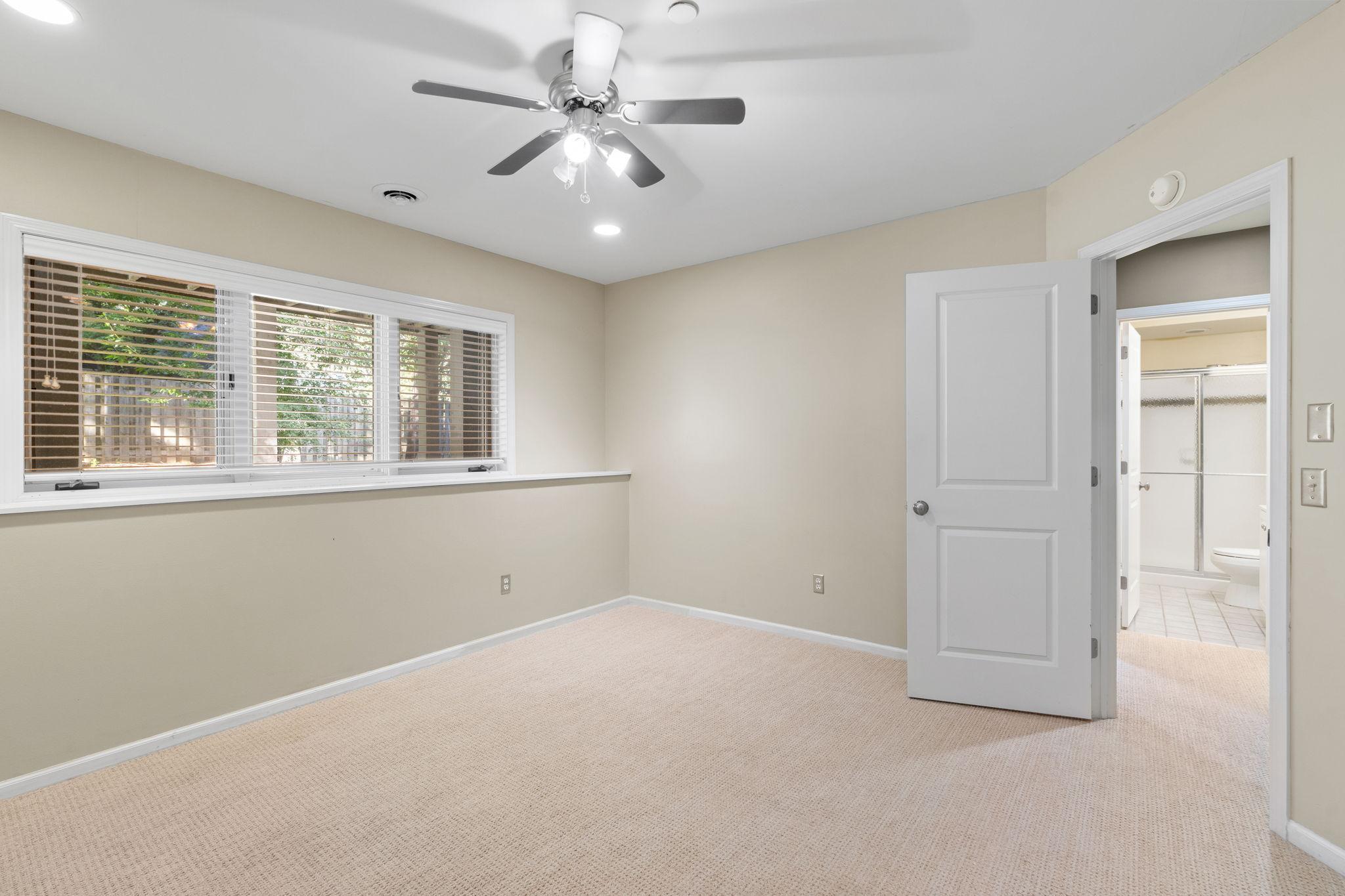 35-web-or-mls-5428 Rowland Park Rd-35.jpg