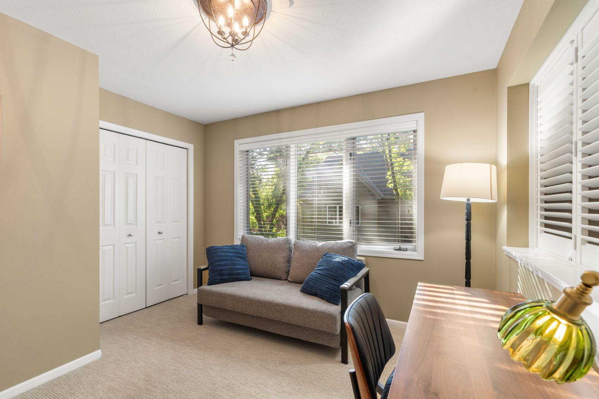 22-web-or-mls-5428 Rowland Park Rd-22.jpg