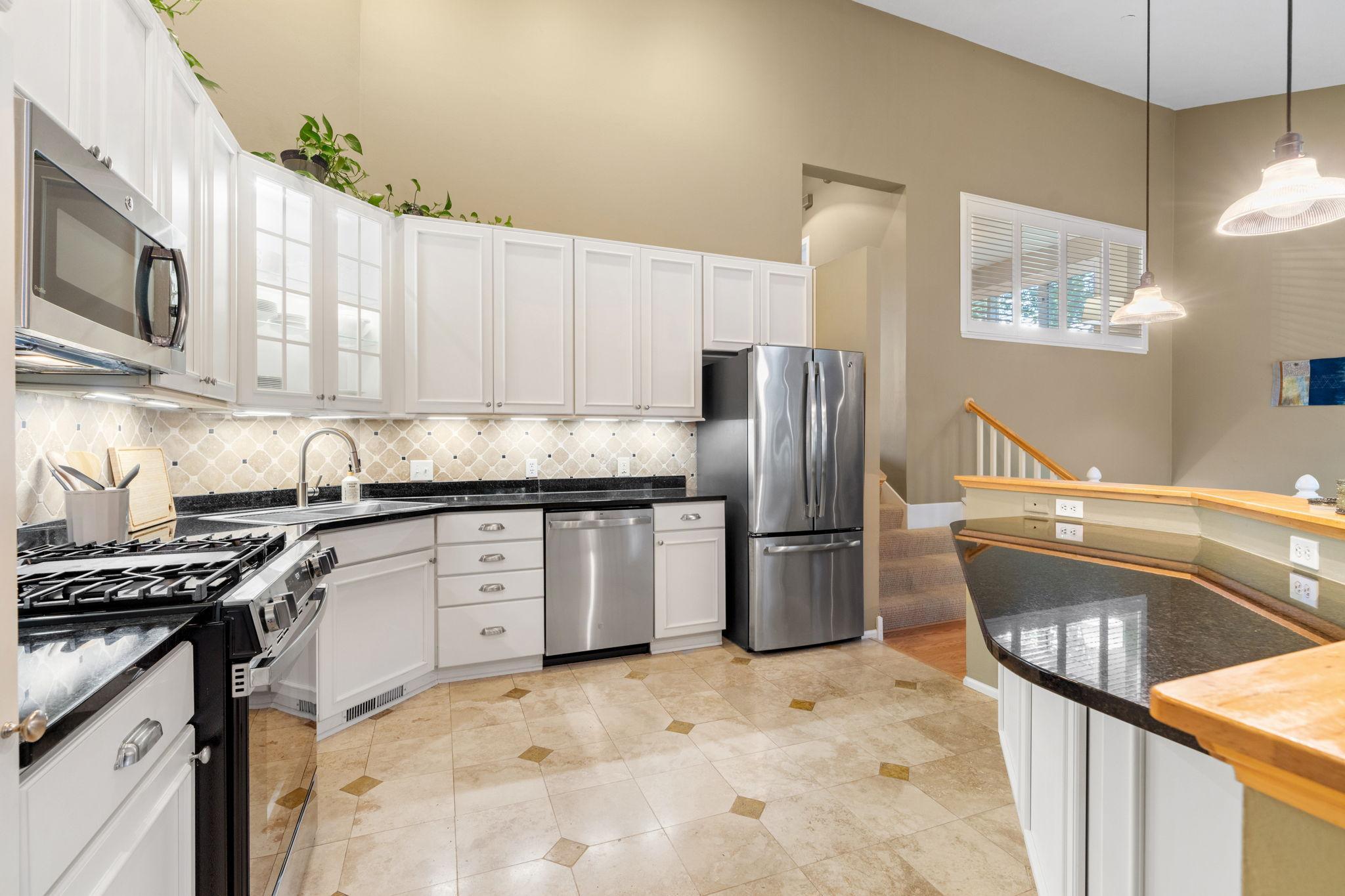 18-web-or-mls-5428 Rowland Park Rd-18.jpg