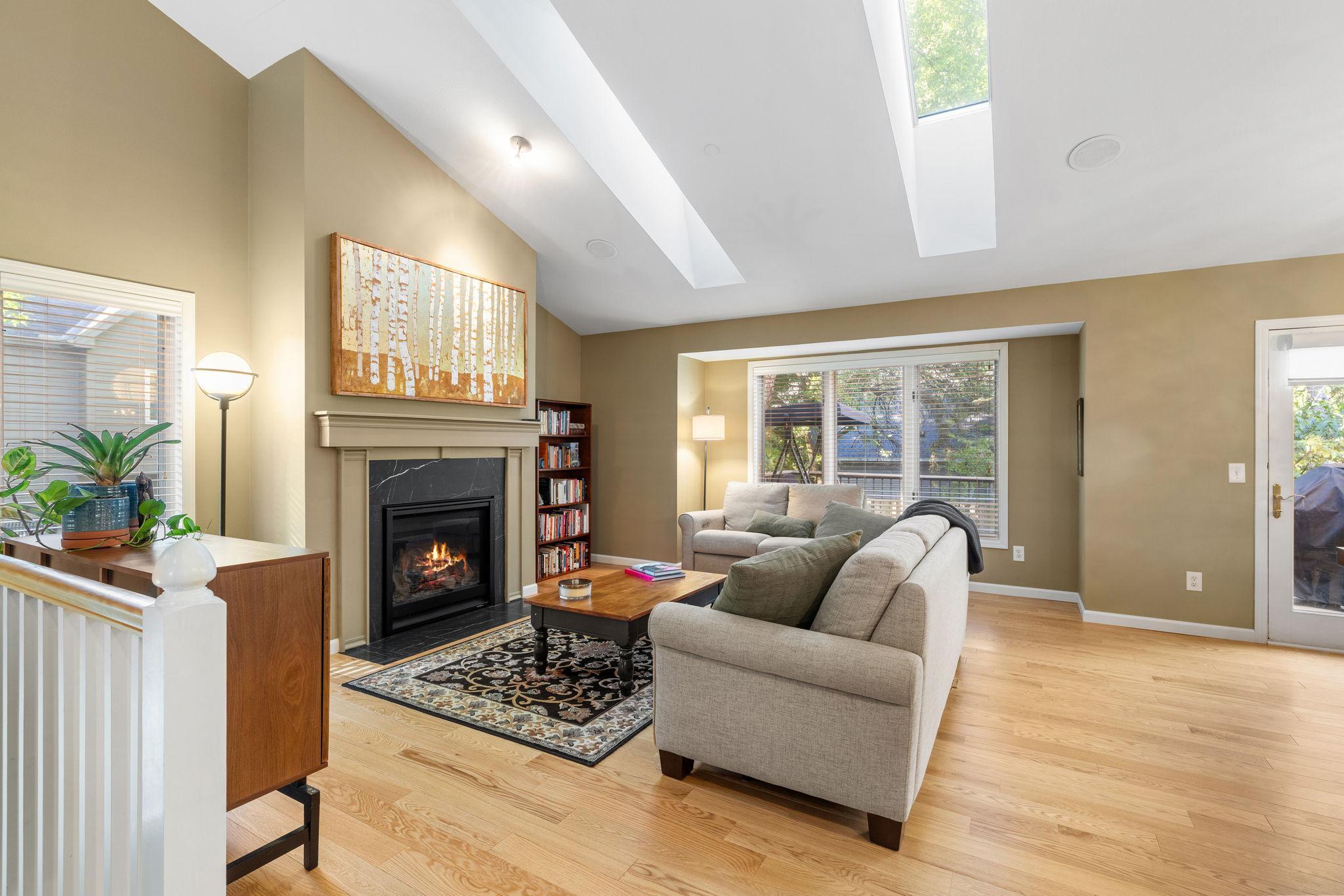 10-web-or-mls-5428 Rowland Park Rd-10.jpg