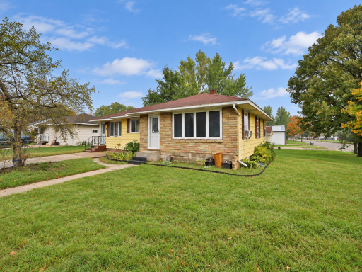 821 3rd Avenue NE, Staples, MN 56479