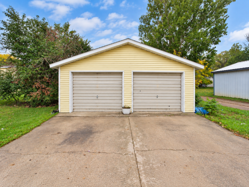 821 3rd Avenue NE, Staples, MN 56479