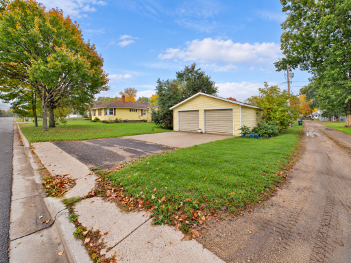 821 3rd Avenue NE, Staples, MN 56479