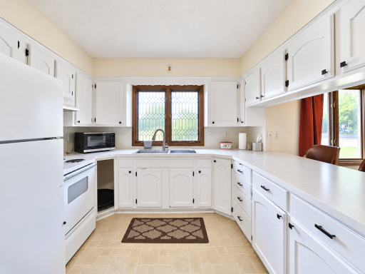 821 3rd Avenue NE, Staples, MN 56479