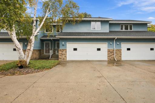 787 Royal Oaks Drive N, Fargo, ND 58102