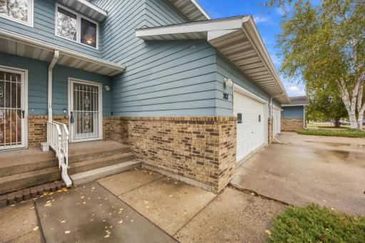 787 Royal Oaks Drive N, Fargo, ND 58102