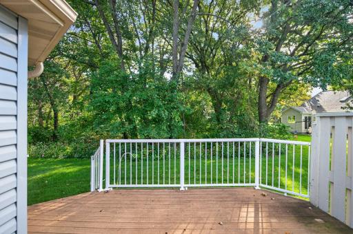 Vaulted ceilings. Skylights. Beautiful woodwork. Stainless appliances. Fresh carpet. Big windows. A sunny den. A private deck. Lush views. You don't want to miss this!