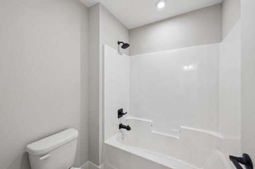 48-web-or-mls-Greywood Blvd SW-S1909-048.jpg