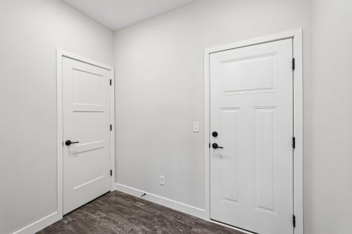 18-web-or-mls-Greywood Blvd SW-S1909-018.jpg