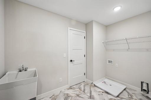 44-web-or-mls-Greywood Blvd SW-S1909-044.jpg