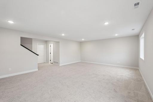 23-web-or-mls-Greywood Blvd SW-S1909-023.jpg