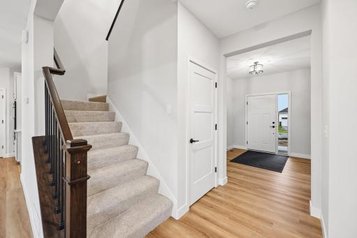 17-web-or-mls-Greywood Blvd SW-S1909-017.jpg