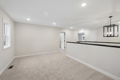 31-web-or-mls-Greywood Blvd SW-S1909-031.jpg