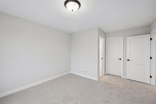33-web-or-mls-Greywood Blvd SW-S1909-033.jpg