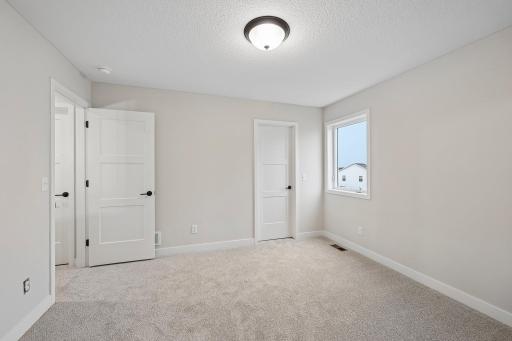 46-web-or-mls-Greywood Blvd SW-S1909-046.jpg