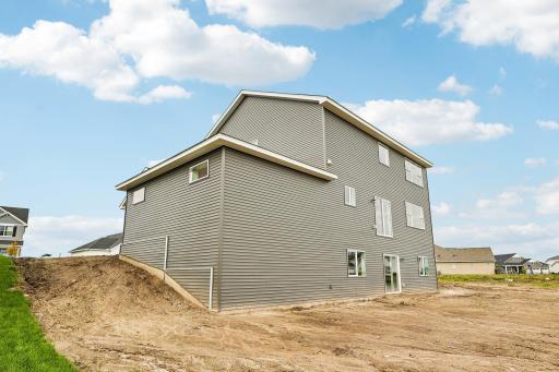 6-web-or-mls-Greywood Blvd SW-S2209-006.jpg