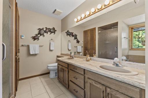 1615 LAurel Ave Primary Bath with double sinks