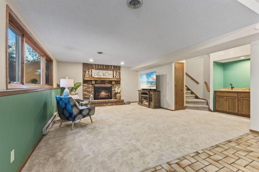 1615 Laurel Ave Lower Level Family Room with Gas Fireplace and wet bar