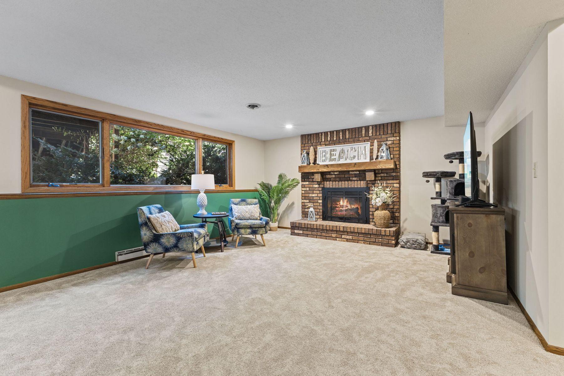 1615 Laurel Ave Gas fireplace