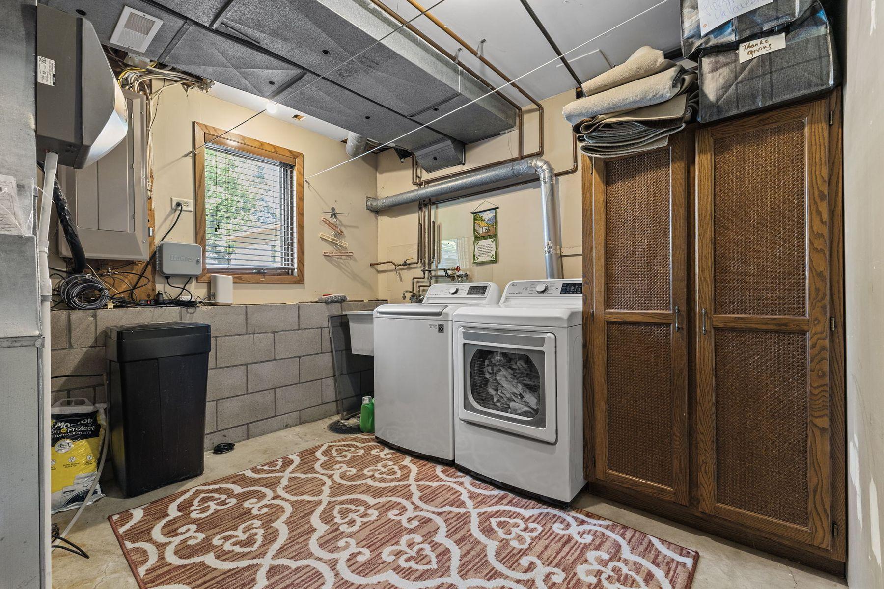 1615 Laurel Ave Laundry Room