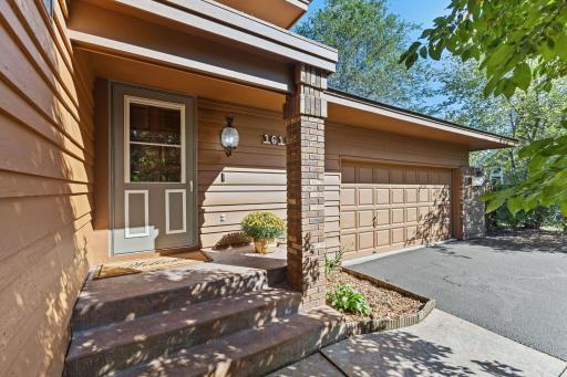 1615 Laurel Ave Front Porch with brick pillars