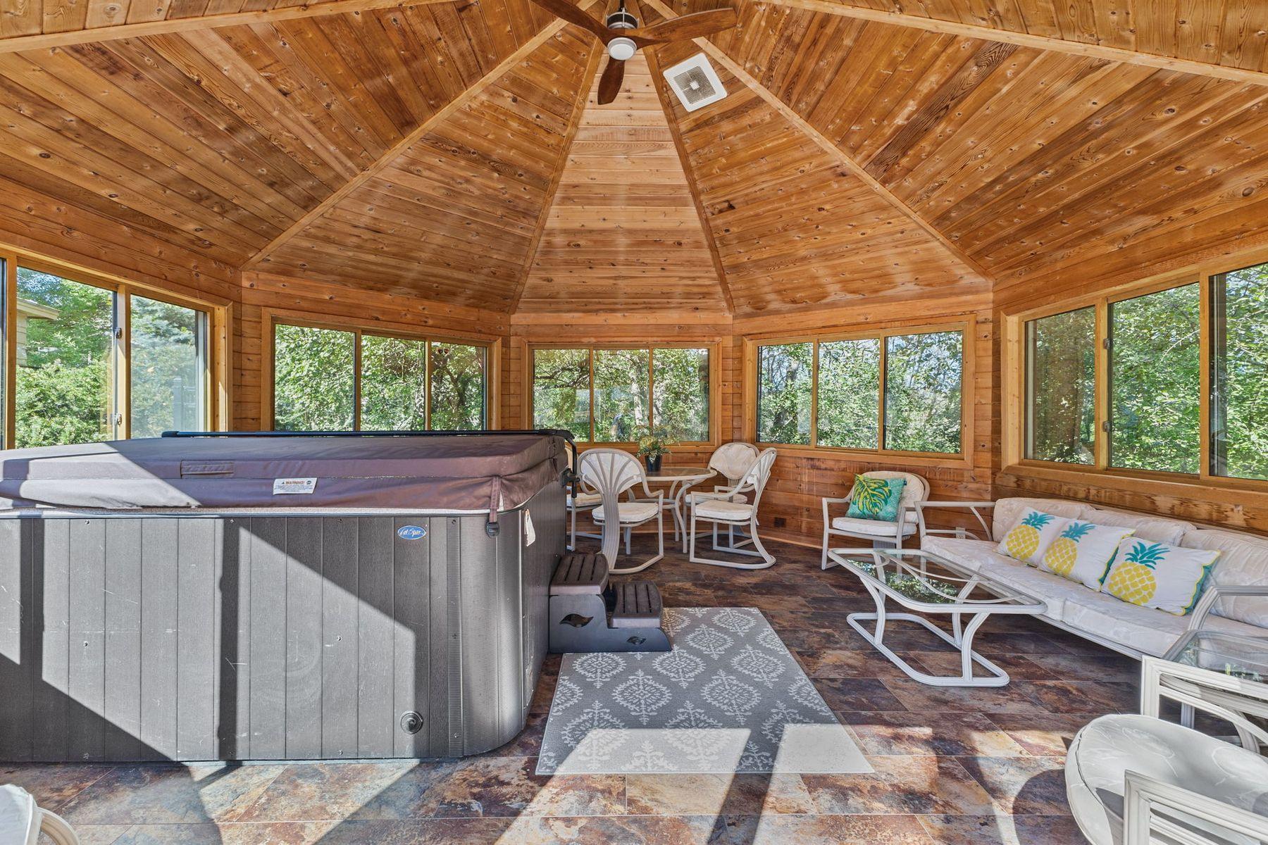1615 Laurel Ave Gazebo with Hot Tub and ventilation for the hot tub