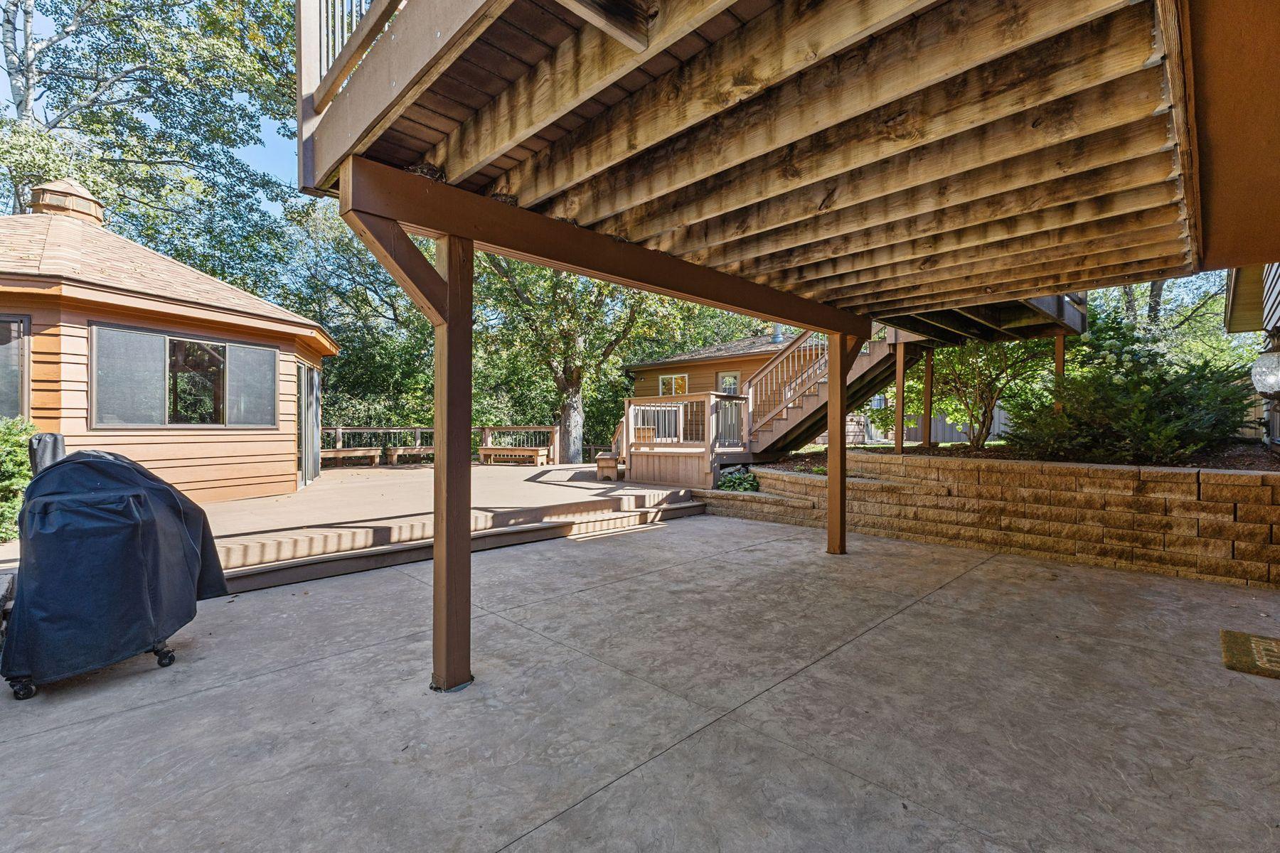 1615 Laurel Ave Stamped Concrete Patio under maintenance free deck