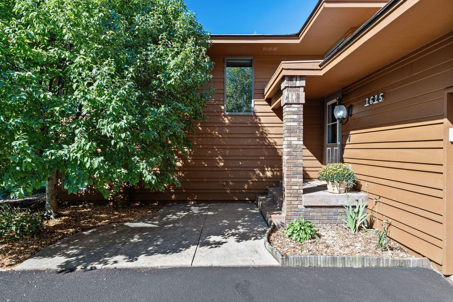1615 Laurel Ave Front walkway