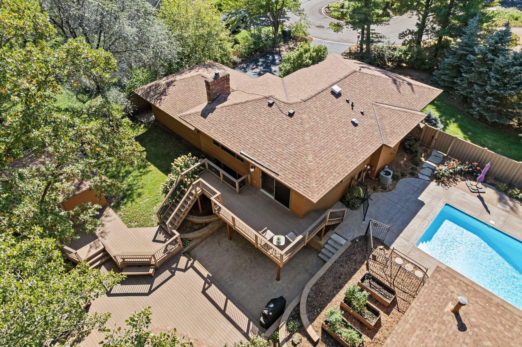 1615 Laurel Ave Multi Tiered Maintenance Free Deck