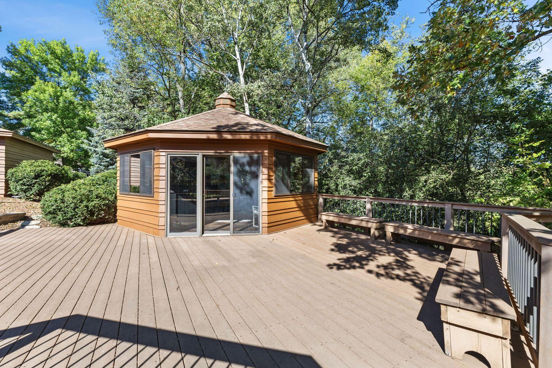 1615 Laurel Ave Gazebo with hot tub and ventilation