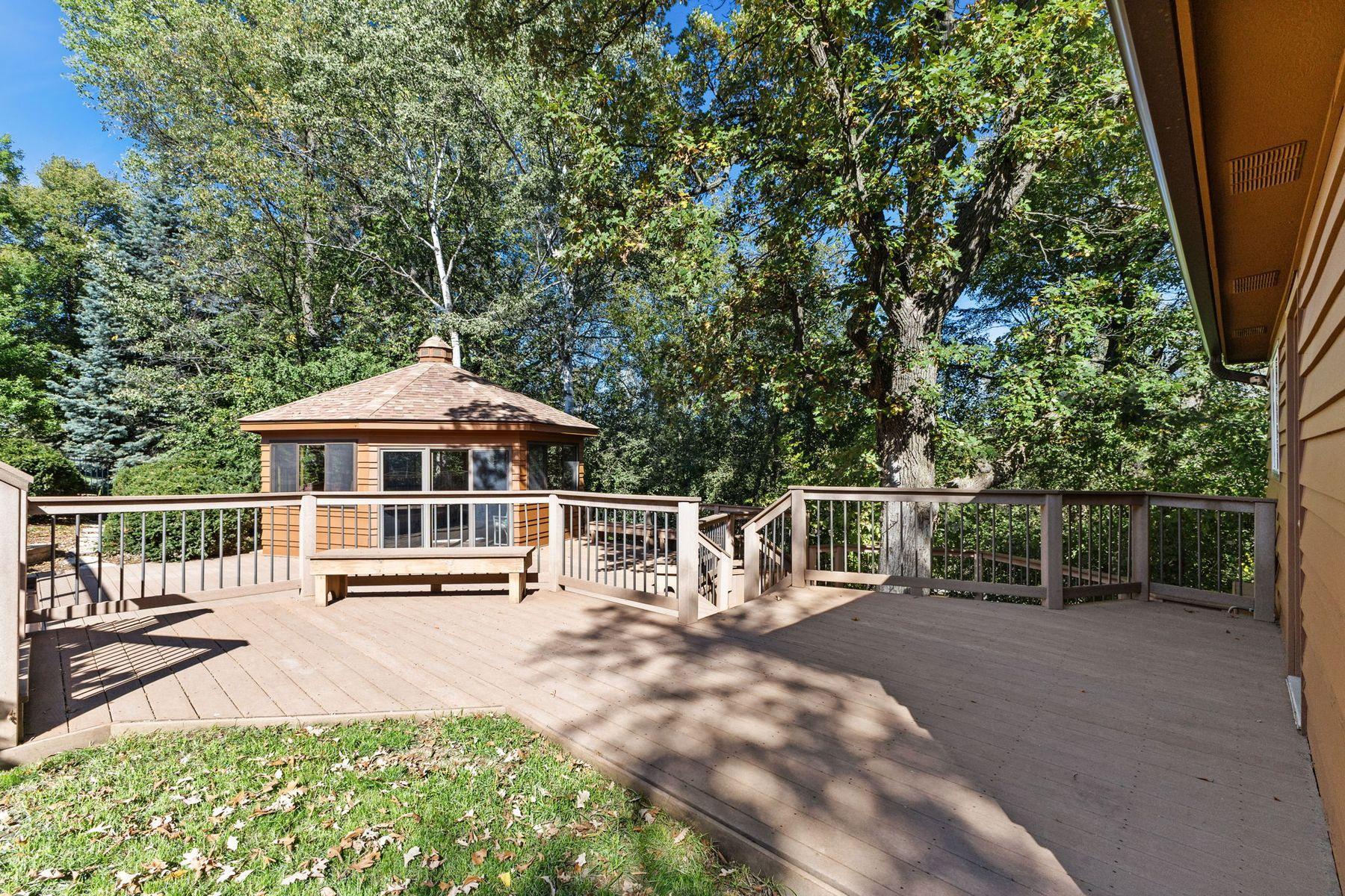 1615 Laurel Ave Gazebo with hot tub and special ventilation