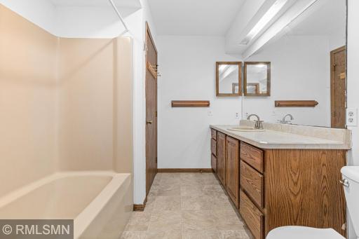 453 Hunter Hill Road, Hudson, WI 54016