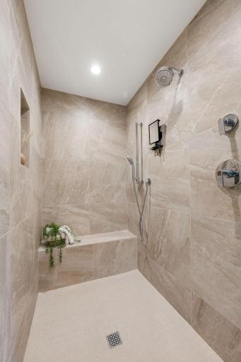 609 Callahan Place, Mendota Heights, MN 55118
