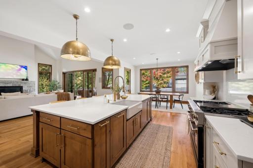 609 Callahan Place, Mendota Heights, MN 55118