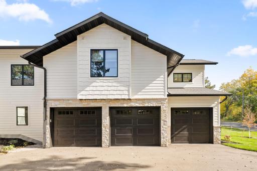 609 Callahan Place, Mendota Heights, MN 55118