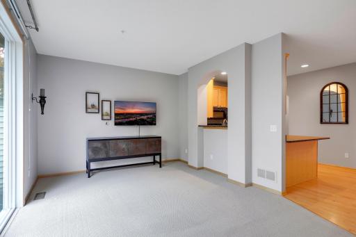 Great pass through from the kitchen to the living room.