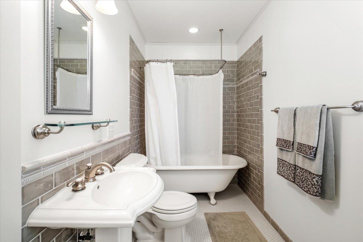 111-633 Fairmount Ave-0110.jpg