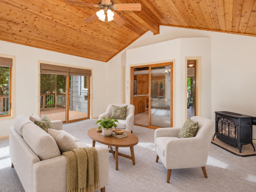 This image has been virtually staged with digitally added furniture and dÃ©cor. Refer to the unstaged photos and an in-person showing for the propertyâs actual condition.